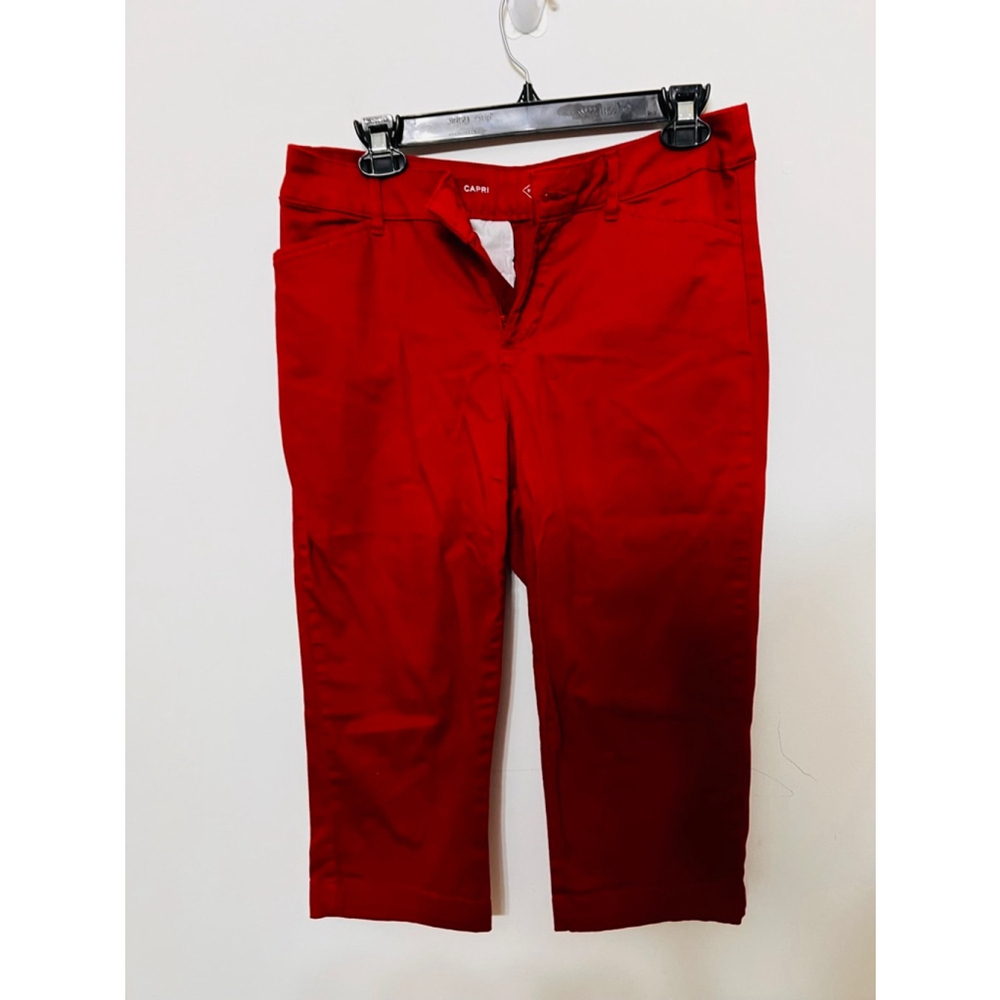 Women's St. John's Bay Red Capri Pants Size 8